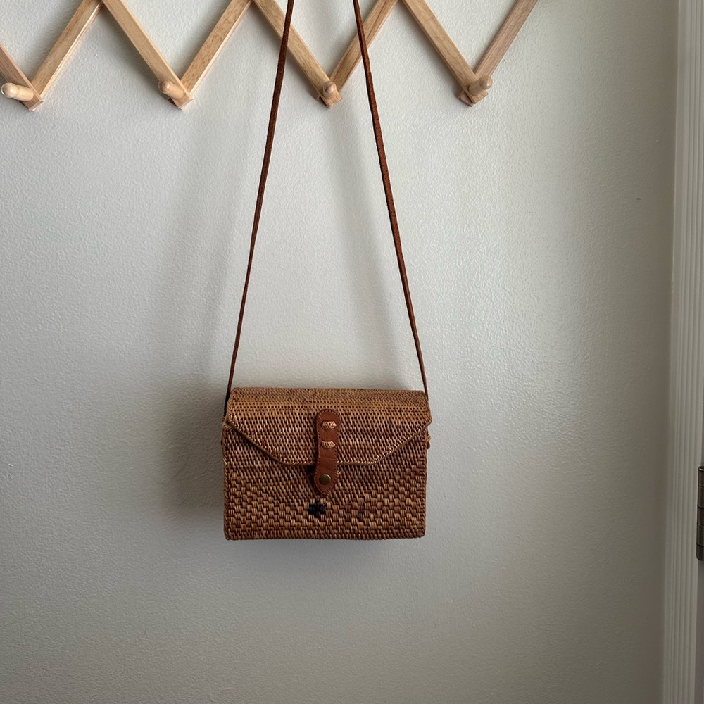 Woven rattan basket crossbody purse